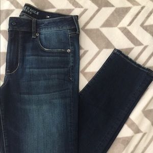American Eagle Medium Wash Skinny Jeans!